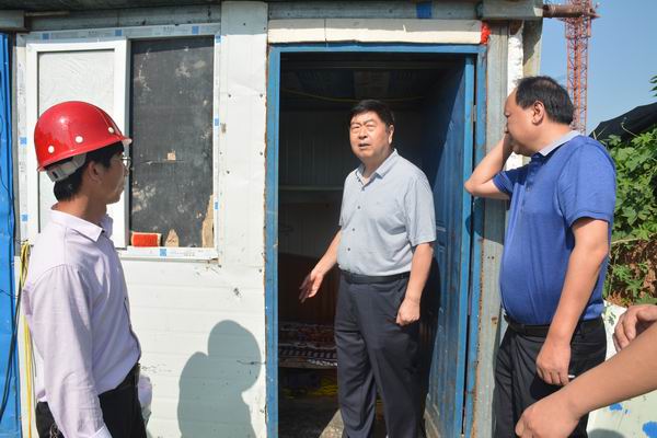 1472530684657676.jpg 調整大小 14、詢問外業(yè)員工的工作情況和生活情況.JPG