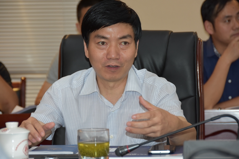 西工區(qū)常務(wù)副區(qū)長馮宏超就綜保區(qū)整體規(guī)劃提出建議.jpg