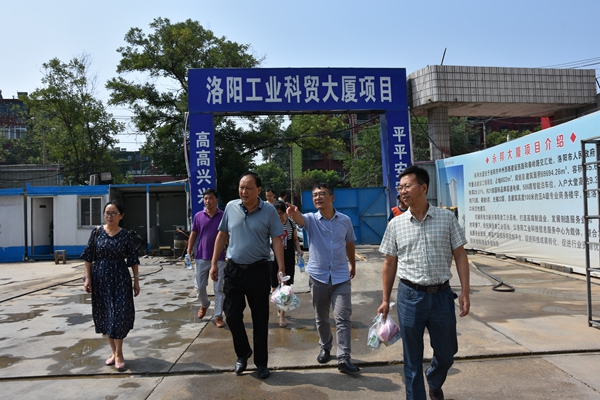 1502186346123445.jpg 4、第二地理信息測繪院《洛陽工業(yè)科貿(mào)大廈基礎(chǔ)沉降觀測》工地.jpg