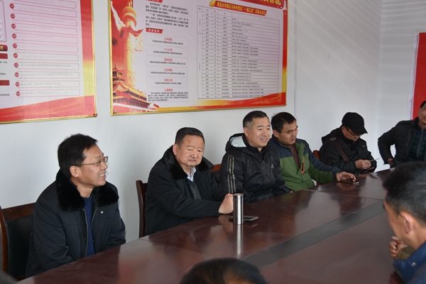 1518569822648015.jpg 3.精準(zhǔn)扶貧調(diào)研會現(xiàn)場.jpg