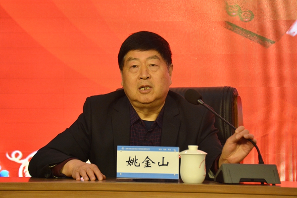 2、黨委書(shū)記姚金山指出：承包協(xié)議的簽訂是責(zé)任的傳遞、信任的傳遞和力量的傳遞。 (2).jpg