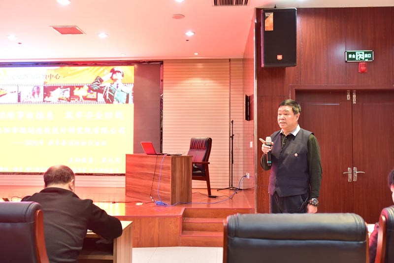 1604910777389308.jpg 1.培訓(xùn)由保衛(wèi)處處長主持_副本.jpg